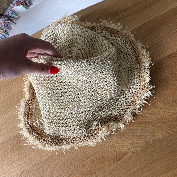Straw bucket hat - Picture 1 of 3